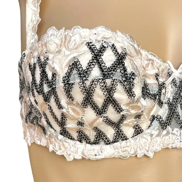 Vintage 90s Lise Charmel pink & black floral lacy bra - Picture 4 of 13